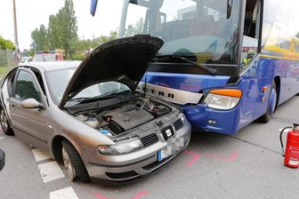 Seat und Bus zusammengeprallt -