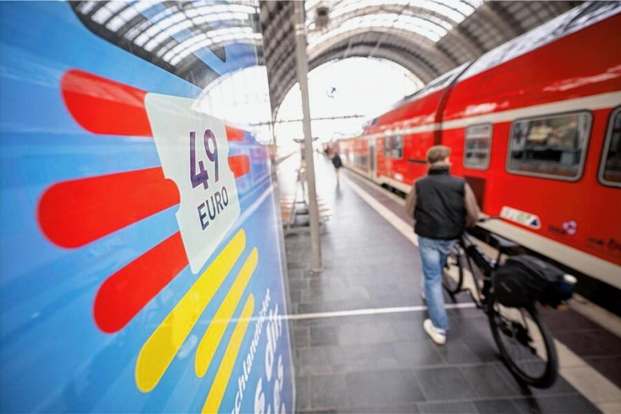 Sechs Dinge, auf die man bei der Nutzung des 49-Euro-Tickets achten sollte - Seit 1. Mai kann gilt bundesweit das 49 Euro teure Deutschlandticket im öffentlichen Personennahverkehr. 