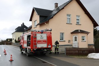 Sechs Feuerwehren rücken im Erzgebirge wegen vermeintlichem Wohnhausbrand aus - Wegen des Verdachts auf einen Wohnhausbrand sind Feuerwehren am Dienstag nach Burkhardtsgrün ausgerückt.
