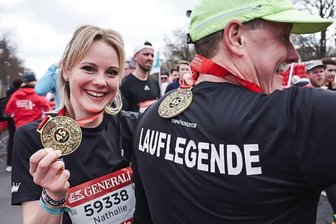 Sechs Halbmarathons in drei Jahren: Wenn Vater und Tochter die Laufschuhe schnüren - Nathalie König und ihr Vater Thomas König aus Bockau haben die Super-Halfs gemeistert. Sechsmal gingen sie dafür ans Limit.