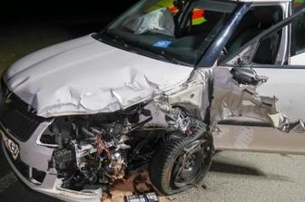 Sechs Verletzte bei Unfall im Erzgebirge - Die linke Frontschürze des Skoda wurde bei dem Zusammenstoß zertrümmert.