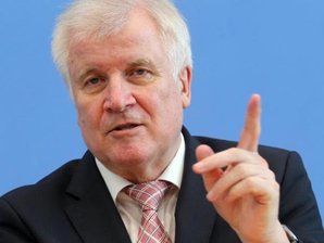 Seehofer: Bilder wie in Plauen sind abscheulich - 