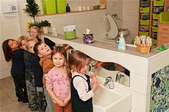Seelitz hat sich entschieden: Dafür wird dieses Jahr Geld ausgegeben - Die Kita in Döhlen soll im Anbau ein neues Bad erhalten. Das Bad im Krippenbereich (Foto) ist schon modernisiert, Kindergartenkinder testeten es. 