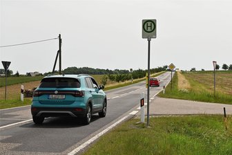 Seelitz investiert: Erstes Buswartehaus aus Glas geplant - An der Bushaltestelle B 107, Kreuzung Zöllnitz/Steudten, soll eine Wartehäuschen gebaut werden.