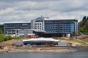 Seestern-Bühne Zeulenroda: Neuer Anlauf zur Rückkehr von Kulturveranstaltungen - Die Seestern Panorama-Bühne in Zeulenroda, hier noch im Bau, wurde im Mai 2017 eingeweiht.