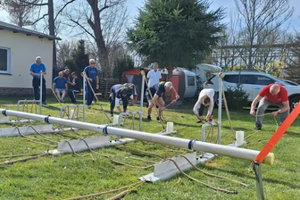 Segler müssen an der Koberbachtalsperre nicht nur auf dem Wasser ihr Geschick beweisen - Weil am Samstag der Wind fehlte, mussten die Segler ihr Geschick an Land beweisen.