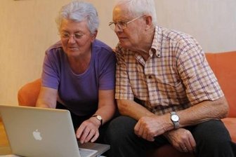 Sehen, hören, reden: Opa hat Recht - Multimedia oder Gespräch von Angesicht zu Angesicht?