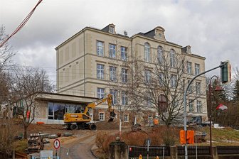 Sehr niedrige Geburtenzahl lässt Oberlungwitz weiter schrumpfen - Die Humboldtschule, der derzeit einen neuen Speisesaal bekommt, muss sich auf weniger Erstklässler einstellen.