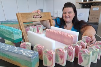 Seife muss wie ein Käse reifen: Flöhaerin betreibt ein sauberes Geschäft - Kristin Laubner hat ihr Hobby zum Beruf gemacht und stellt Seifen her.