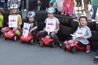 Seifenkisten und Bobbycars rollen - Auch die Bobbycarpiloten machen beim Seifenkistenrennen am Samstag wieder mit. Hier die Siegerehrung 2019.