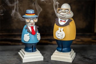 Seiffen: 35 Jahre nach der Wende qualmen Erich und Helmut um die Wette - Dem einen rauchen die Ohren, dem anderen der Kragen: „Erich“ und „Helmut“ von der Seiffener Volkskunst.
