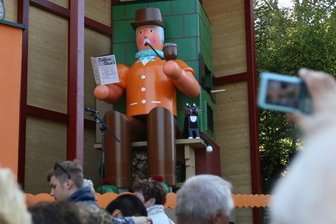 Seiffen: Erster Auftritt für den weltgrößten Räuchermann -