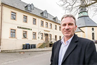 Seiffens Bürgermeister Martin Wittig: „Wir wollen das Spielzeugmacher-Festival wieder ins Dorf holen“ - Bürgermeister Martin Wittig aus Seiffen zählt Sanierungen an Hauptstraße, Turnhalle und am Haus des Gastes zu den wichtigsten Vorhaben der Gemeinde.