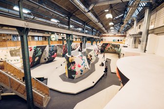 Seit 15 Jahren mehr als nur ein Ort für Sportbegeisterte: wie die Boulderlounge Chemnitz so besonders wurde - In einer alten Gießerei hat die Boulderlounge Chemnitz ihren neuen Standort gefunden.
