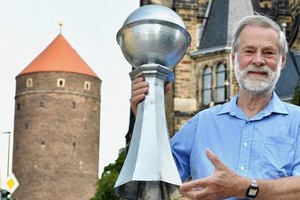 Seit 50 Jahren Meister: Geehrte aus Freiberger Region blicken auf reiches Arbeitsleben - Frank Reichelt ist nicht nur Installateur und Klempnermeister, sondern auch Gürtler und Metalldrücker. 