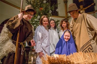 Seit 70 Jahren erklingt in Mauersberg die Christmette von Rudolf Mauersberger - Anton Schreiter, Stephanie Dost, Carolin Hielscher, Kerstin Stuhlemmer, Anna Rümmler und Jakob Schreiber (v. l.) während einer Probe in Mauersberg.