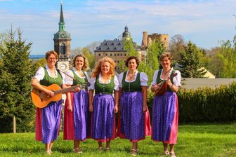 Seit 70 Jahren Heimatgruppe: Im Erzgebirge pflegen fünf Frauen eine lange Tradition - Die Heimatgruppe Frauenstein: Grit Baldauf, Claudia Czerney, Annett Gäbler, Kathrin Rothe, Katrin Wolter.