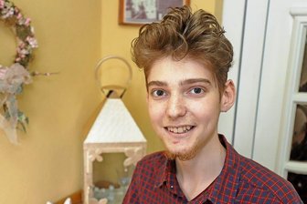 Seit der neunten Klasse ist Martin chronisch krank - Wie seine Schule in Freiberg ihm durchs Abitur half - Martin Leibelt aus Großhartmannsdorf hat trotz einer schweren Erkrankung in diesem Jahr das Abitur bestanden. Später möchte er noch studieren. 