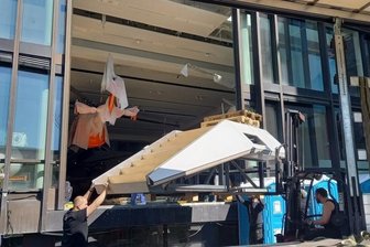 Seiwo Technik beendet ihr bislang größtes Museumsprojekt - Die Ju-Passagiertreppe wird angeliefert. 