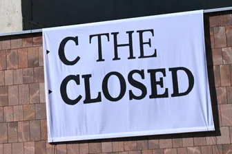Selber leuchten? Die Kulturhauptstadt Chemnitz und der Aufstand der Ungesehenen - Protestaktion am Chemnitzer Schauspielhaus: Es läuft einiges nicht glatt im Getriebe der Kulturhauptstadt.