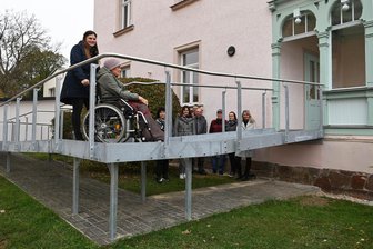 Selbstbestimmt leben: Diakonie Rochlitz sucht Ehrenamtler für den Assistenzdienst - Das Haus der Diakonie in Rochlitz hat einen barrierefreien Zugang.