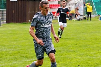 Selbstbewusst ins Auftaktspiel - Simon Schönherr ist einer der Neuen beim Oberlungwitzer SV. Zum Auftakt in der Landesklasse West geht es für die Westsachsen nach Schneeberg. OSV-Trainer John Weise sieht in seinem Team genügend Potenzial, um vorne mitzuspielen. 