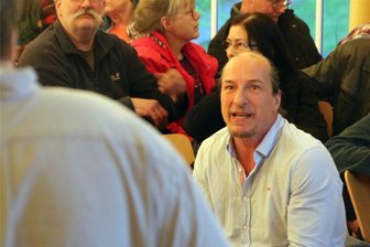 Selbsternannter „König“ Peter Fitzek provoziert bei Vortrag über Reichsbürger in Halsbrücke - Der selbst ernannte „König von Deutschland" Peter Fitzek während seiner Entgegnung auf den Vortrag zum Thema „Reichsbürger".
