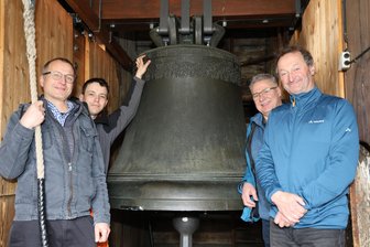 Seltenes Jubiläum und besondere Kirche: Wo Glocken im Erzgebirge seit Jahrhunderten mittels Muskelkraft erklingen - Sie gehören zum Kreis der Turmlautbruderschaft: Eckehard Röder, Jonny Seidel, Tobias Ullmann und Harry Büttner (von links).