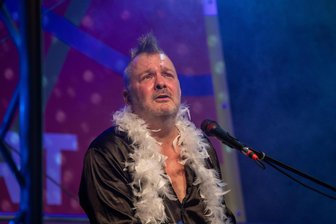 Seltenes Solokonzert mit Martin Bechler von Fortuna Ehrenfeld bereichert Plauener Kultursommer - Martin Bechler, Kopf und Sänger der Kölner Indie-Band Fortuna, trat in Plauen auf.