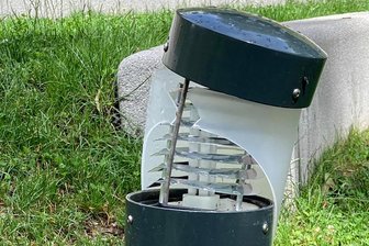 Seminargarten in Zschopau Ziel von Vandalismus - Eine demolierte Leuchte im Seminargarten.
