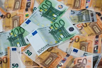 Senior im Vogtland um 85.000 Euro betrogen - Ein Vogtländer wurde um vergleichsweise viel Geld gebracht.