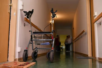 Senior in Reichenbach stellt Rollator ins Treppenhaus - Gehhilfe über Nacht gestohlen - Ein älterer Herr in Reichenbach vermisst seinen Rollator (Symbolbild).