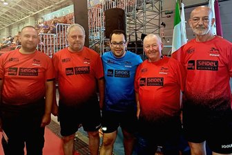 Senioren-Weltmeisterschaften in Rom: Vogtländische Tischtennisspieler schaffen es bis in die Hauptrunde! - Mario Liesche (von links), Heiko Gerber, Carsten Gündel, Mario Wolf und Frank Scholz bei der Senioren-Weltmeisterschaft im Tischtennis in Rom.