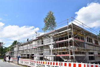 Seniorenheime Freiberg feiern Richtfest für neue Wäscherei - An der Chemnitzer Straße ist am Donnerstag Richtfest für die neue Zentralwäscherei der Seniorenheime Freiberg gefeiert worden. Der Neubau soll insgesamt rund 3,5 Millionen Euro kosten.