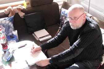 Seniorenresidenz: Rochlitzer beginnt in Zettlitz neues Leben - Adrian Sehrer lebt seit rund einem Monat in der Seniorenresidenz Zettlitz. Der einstige Rochlitzer braucht Hilfe im Alltag. Die bekommt er dort.