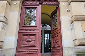Seniorin im Vogtland Opfer von Trickbetrügern: Urteil gegen 20-Jährigen in Zwickau gefallen - Die Verhandlung fand im Zwickauer Amtsgericht statt.