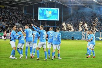 Sensation im Sachsenpokal: Chemnitzer FC haut Erzgebirge Aue raus - Jubel auf dem Platz und auf den Rängen: Der CFC gewinnt das Derby gegen Aue und zieht ins Pokal-Halbfinale ein.