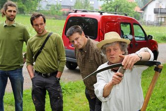 Sense in Aktion und Suche nach Insekten in Oberlungwitz - Den Umgang mit der Handsense lernen bis zu acht Teilnehmer am Samstag in Oberlungwitz.