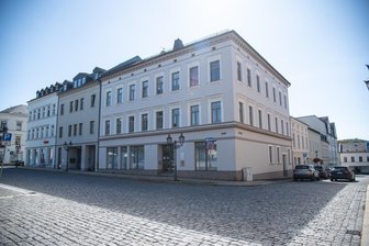 Servicewelt Oelsnitz öffnet: Landkreis empfiehlt Klo im Rathaus - In Oelsnitz eröffnen am 16. März die neue Tourist-Info sowie Angebote von Stadtwerken und Oewog.