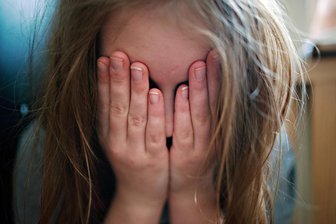 Sexualisierte Gewalt an Kindern: Anzahl der Fälle steigt im Erzgebirge kontinuierlich - Sexualisierte Gewalt an Kindern und Jugendlichen hat viele Gesichter. Oft gehören die sogar zur eigenen Familie oder zum eigenen sozialen Umfeld. Doch auch die sozialen Medien spielen dabei eine zunehmend größere Rolle.