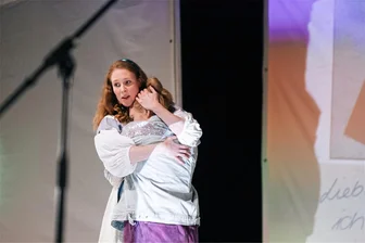 Sexualisierte Gewalt: In jeder Schulklasse ist ein Kind betroffen - Wo finden Kinder und Jugendliche Unterstützung nach sexualisierter Gewalt? Darum geht es im Theaterstück „Trau dich" des Schauspielensembles „Mutig und laut" aus Halle.