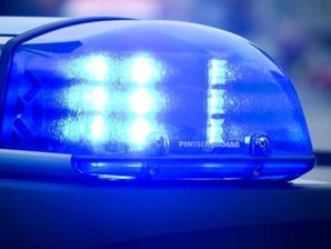 Sexualstraftat: Männer folgen 28-Jähriger bis in die Wohnung -