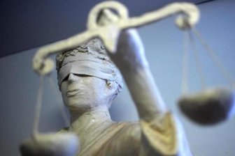 Sexuelle Nötigung: Haftbefehl erlassen -