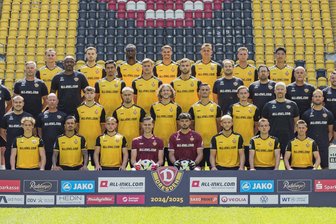 SG Dynamo Dresden - 3. Liga, Saison 2024/25: Kader, Zugänge, Abgänge und Termine - Dynamo Dresden, Saison 2024/25, 4. Reihe v. l.: Jakob Lemmer, Tom Zimmerschied, Dennis Duah, Philip Heise, Lukas Boeder, Robin Meißner, Kyu-Hyun Park; 3. Reihe v. l.: Co-Trainer Heiko Scholz, Athletik- und Konditionstrainer Matthias Grahé, Torwarttrainer David Yelldell, Claudio Kammerknecht, Christoph Daferner, Lars Bünning, Mannschaftsarzt Dr. med. Michael Bata, Sportwissenschaftler José Portela, Zeugwart Tom Teichert-Tölg, Teammanger Justin Löwe; 2. Reihe v. l.: Chef-Trainer Thomas Stamm, Co-Trainer Valentin Vochatzer, Co-Trainer Manuel Klökler, Paul Lehmann, David Kubatta, Vinko Šapina, Stefan Kutschke, Aljaž Casar, Leiter Physiotherapie Henrik Lange, Physiotherapeut Tony Fischer, Physiotherapeutin Laura Seifert; 1. Reihe v. l.: Jonas Oehmichen, Oliver Batista Meier, Tony Menzel, Daniel Mesenhöler, Tim Schreiber, Tom Berger, Niklas Hauptmann, Jan-Hendrik Marx.