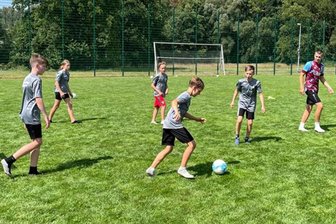 SG Striegistal: Kleine Kicker schlüpfen in die Rolle der großen Stars - Rund 25 Kinder haben auf dem Berbersdorfer Sportplatz in dieser Woche beim Fußballcamp der SG Striegistal teilgenommen.