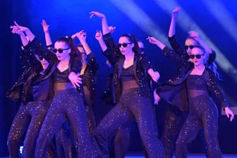 Show-Abend im Erzgebirge: Rund 100 Akteure begeistern ihr Publikum - Die Tänzerinnen des Tanzprojektes „Keen on Rhythm“ haben für ihre Darbietungen jede Menge Applaus bekommen.