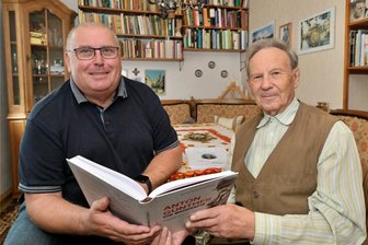 Show im Kulturhaus Aue spürt einem Lied von Anton Günther nach - Manfred Günther (rechts) und sein Co-Autor Lutz Walther. In ihrer Anton-Günther-Biografie finden sich interessante Neuigkeiten über ein altbekanntes Lied.