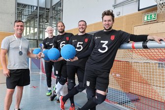Showdown in der eigenen Halle: Chemnitzer Goalballer wollen Titel verteidigen - Die Goalballer des Chemnitzer BC um Trainer Sascha Timaeus, Felix Rogge, Oliver Hörauf, André Platen und Rouwen Schetelich (v.l.) peilen den dritten Meistertitel in der Bundesliga an.