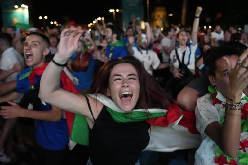            Italiens Fans feiern den EM-Titelsieg in Rom.