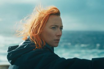 Sich den eigenen Dämonen stellen: Nora Fingscheidts Alkoholdrama „The Outrun“ mit Saoirse Ronan jetzt neu im Kino - Rona (Saoirse Ronan) muss sich in „The Outrun“ ihren Dämonen stellen.